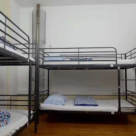 Hostel O2
