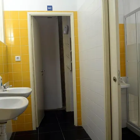 Hostel O2 *