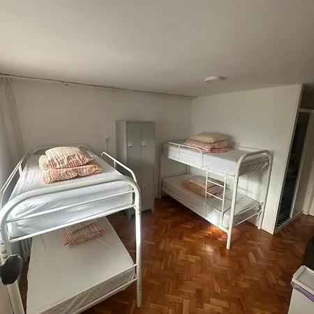 Hostel O2 *
